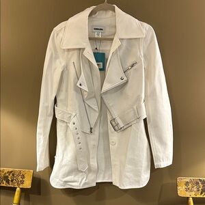 Chic Women's White Leather Jacket